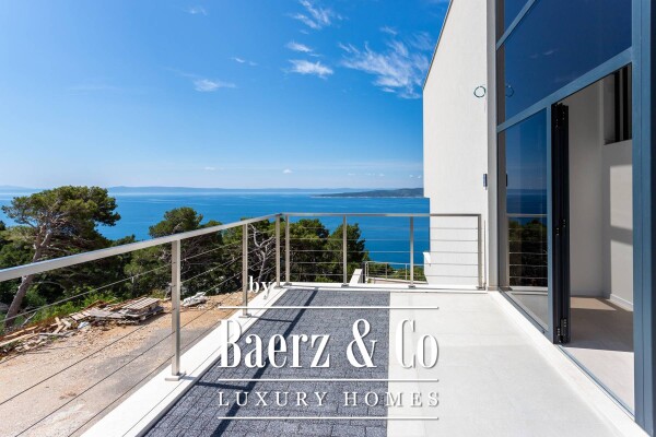 photo 9 Brela, an imposing villa with a panoramic view