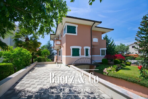 photo 18 Poreč, exclusive villa with 430 m2, attractive location