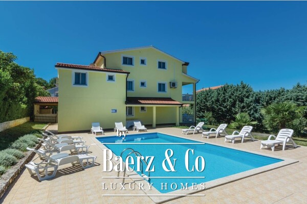 photo 1 Istra, Poreč - Impressive villa with pool and apartments for tourist rental