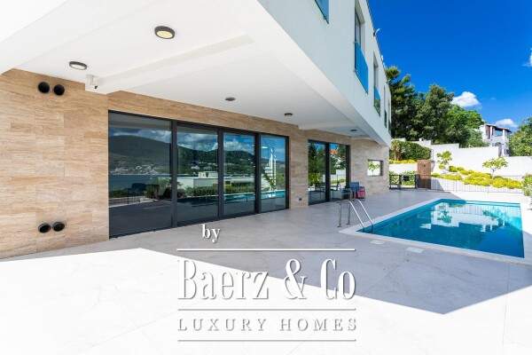 photo 2 Okrug Donji, modern villa in the second row from the sea