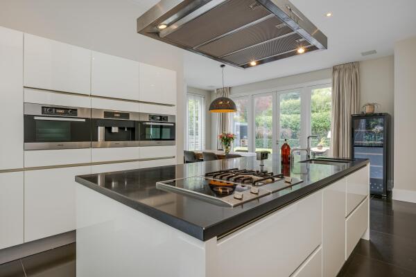 photo 25 van Brouchovenlaan 6