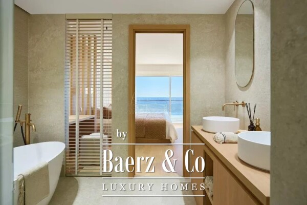 photo 6 Palm Beach - Seafront - Top Floor - 4 Rooms