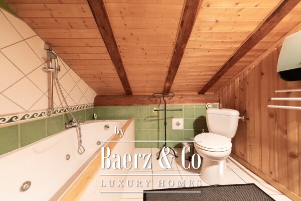 photo 18 TRADITIONAL SAVOYARD STYLE - 6 BEDROOM CHALET