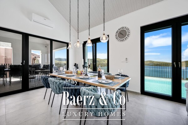 photo 1 Šibenik, Žaborić, beautiful villa with a pool