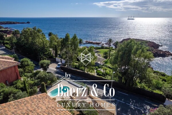 photo 12 Agay, second line facing the sea…