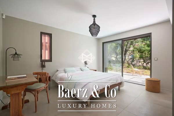 photo 16 Modern waterfront property