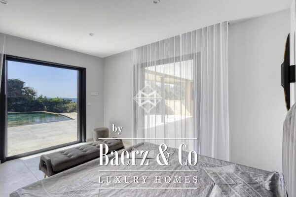 photo 7 Villa with sea view in a gated domain