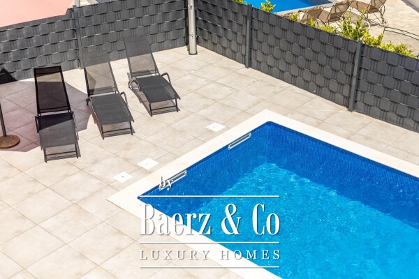 photo 1 Malinska, Renovated House with Three Apartments, 280.72m², 800m from the Sea