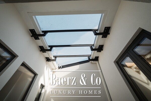 photo 9 1930s building downtown Porto