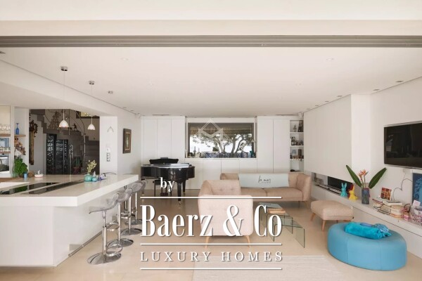 photo 9 Waterfront Villa with Private access to the beach and Dock - Le Lavandou