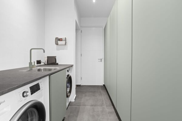 photo 25 Crown West 207