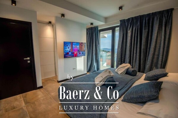 photo 18 Primošten, Bilo, beautiful villa with a swimming pool and sea view, tennis court