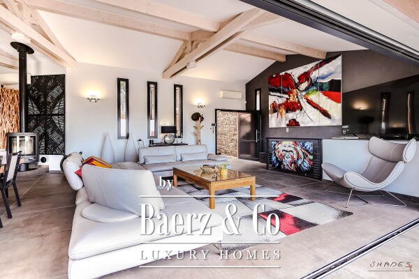 photo 4 Renovated 7-room villa with sea and vineyard views, featuring a swimming pool, gym, hammam, cinema room and garage.