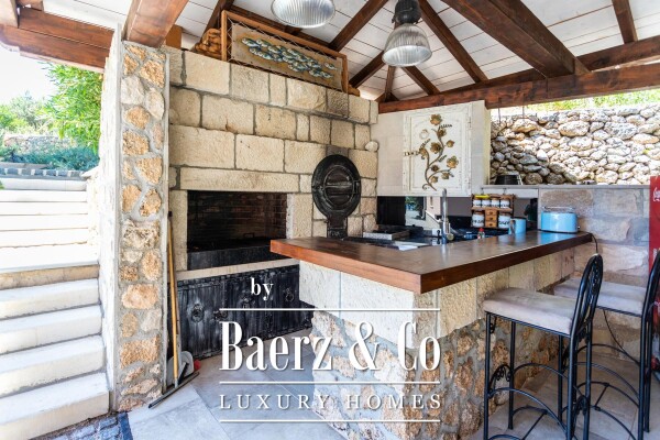 photo 25 Mimice, jedinstvena vila s bazenom i idiličnom okućnicom