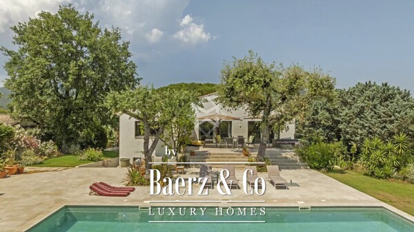 photo 3 Charming Villa in a Private Estate