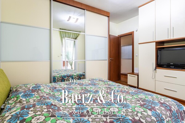 photo 7 Split, Pazdigrad – Spacious Two-Bedroom Apartment 142 m² with Garage and Landscaped Courtyard