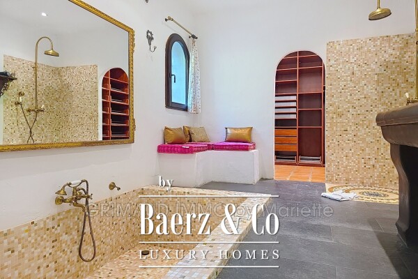 photo 5 Grimaud, France