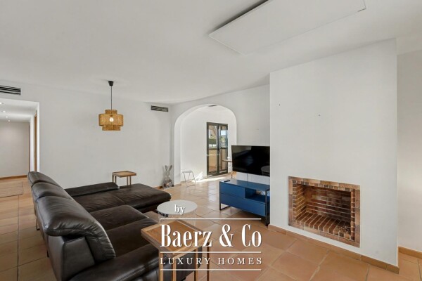 photo 20 Singular house with open sea views and private rooftop