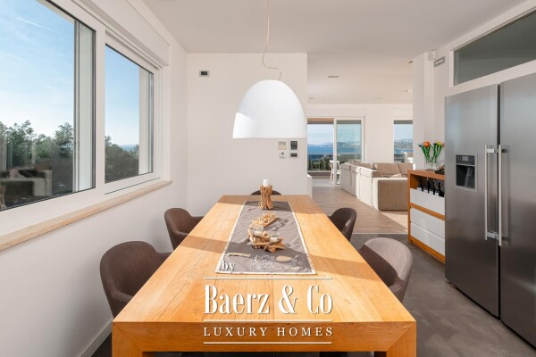 photo 5 Podstrana, luxury four bedroom apartment with a beautiful sea view and 2 garages