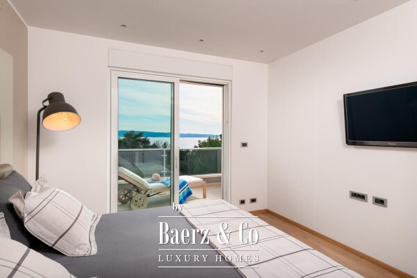 photo 11 Podstrana, luxury four bedroom apartment with a beautiful sea view and 2 garages