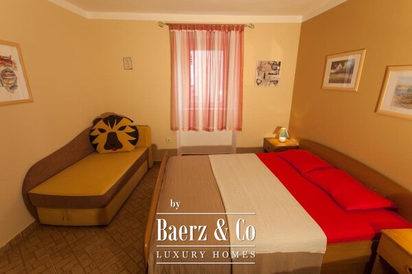 photo 10 Cres, house with a restaurant, apartments and private parking - 200 m from the sea