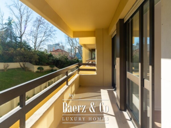 photo 17 T3 with large balconies in condominium with swimming pool