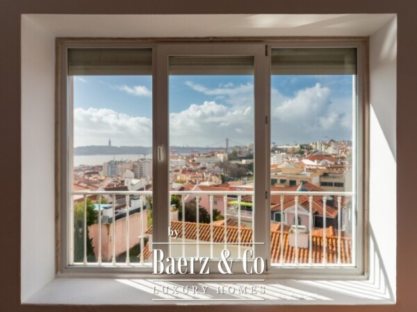 photo 4 Discover this exceptional two-bedroom apartment in Príncipe Real, offering truly breathtaking views.