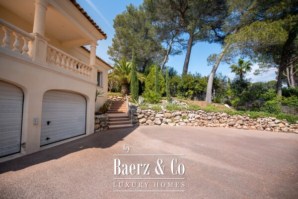 photo 25 For Sale : 6-bedroom villa with infinity pool - Secure private estate - Saint-Raphaël, near golf courses, sea view