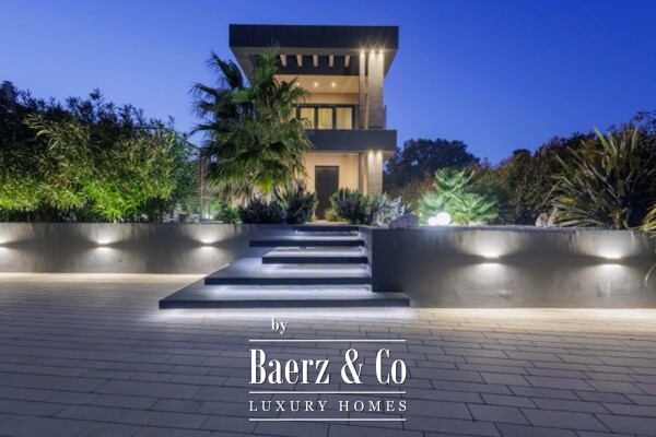 photo 2 Premantura, a unique and elegant villa with a swimming pool on a large landscaped garden