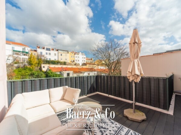 photo 1 One-bedroom rooftop flat with a terrace