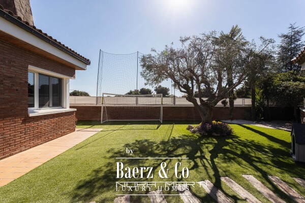 photo 10 Independent house with a pool, garden, and large terraces in La Plana – Bellsoleig