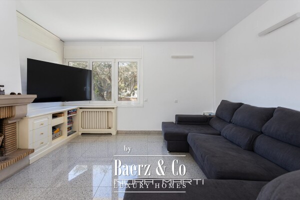 photo 15 Independent house with a pool, garden, and large terraces in La Plana – Bellsoleig