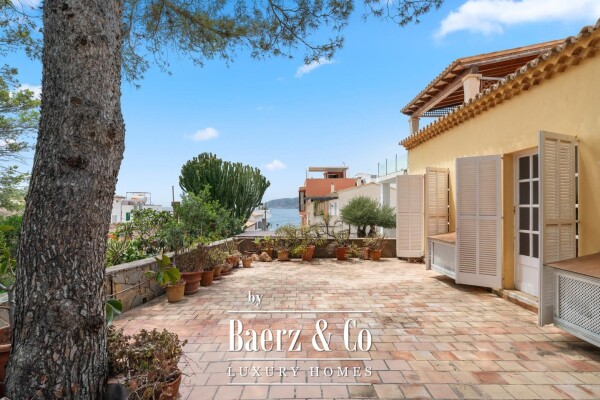 photo 2 House with garden and potential for a swimming pool, just steps from the sea