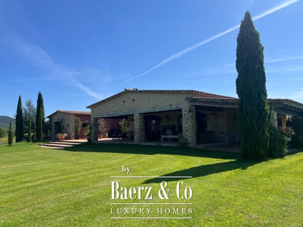 photo 2 Exclusive House with Garden and Swimming Pool in Torrent